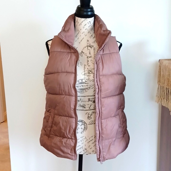 Old Navy Puffer Vest - Picture 3 of 9